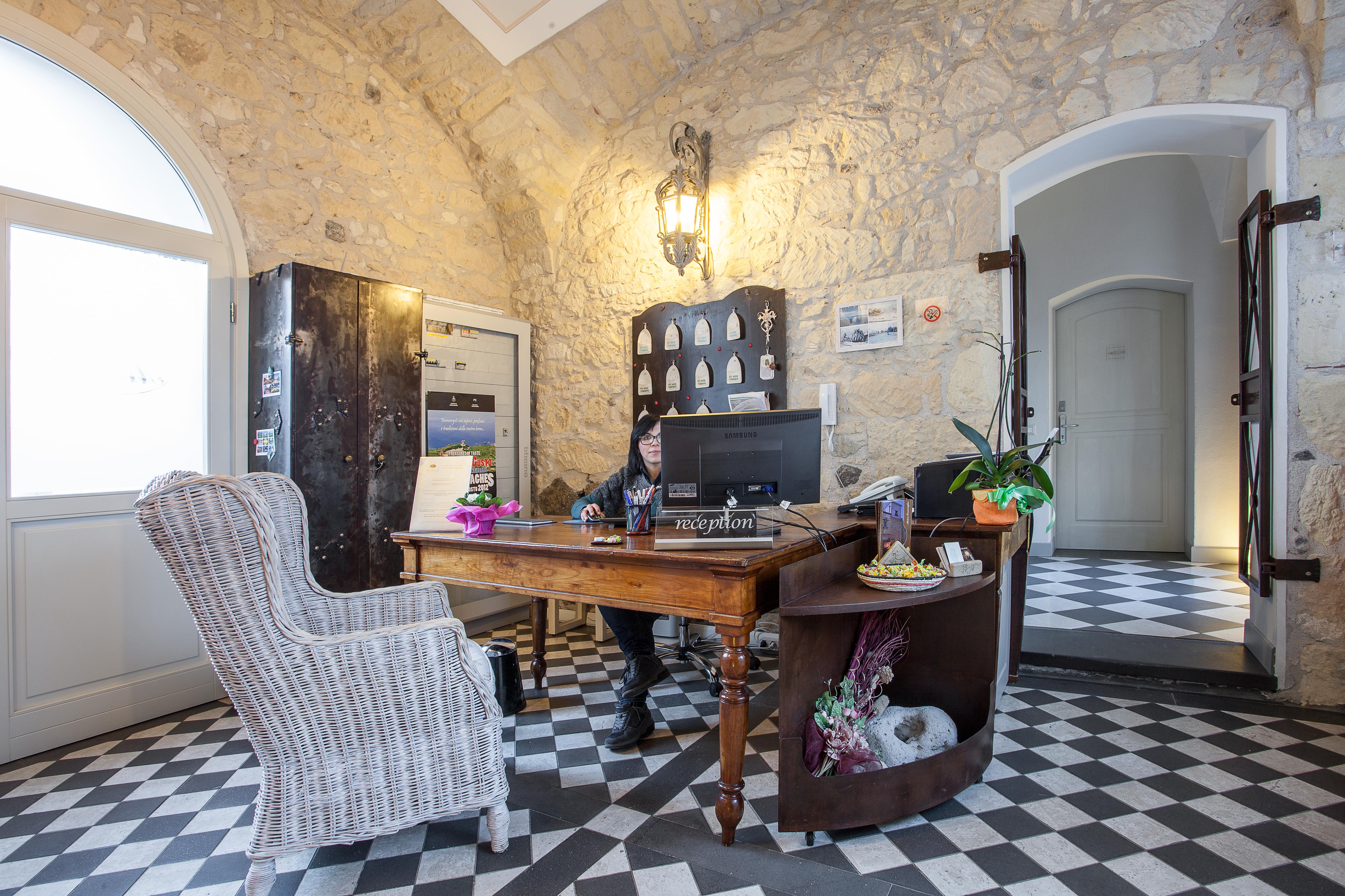 Hotel Maison Tresnuraghes ภายนอก รูปภาพ