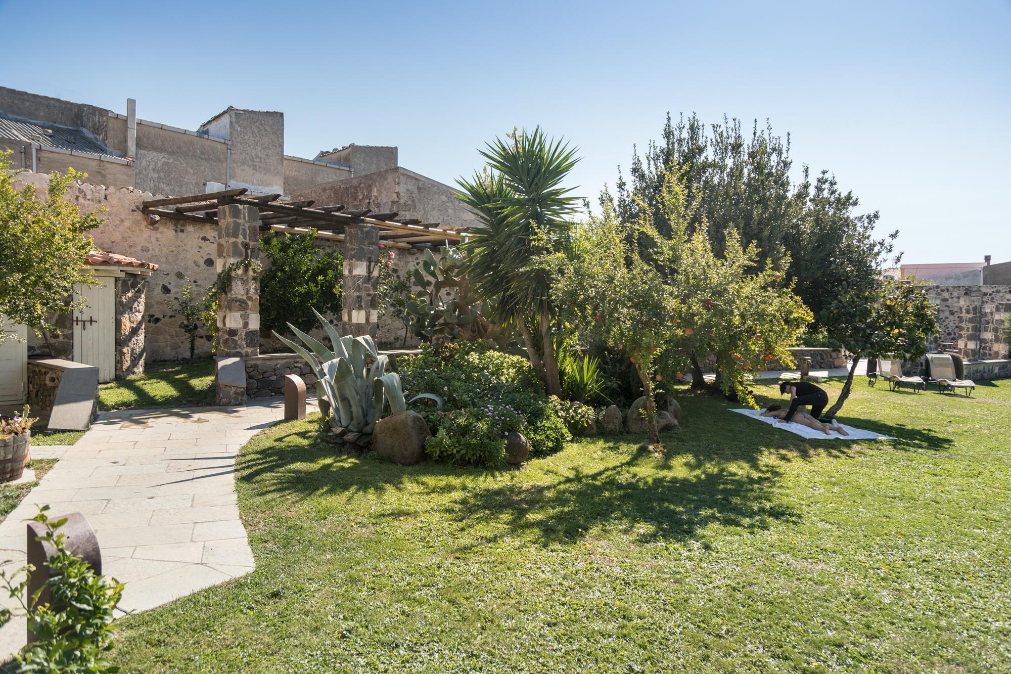 Hotel Maison Tresnuraghes ภายนอก รูปภาพ